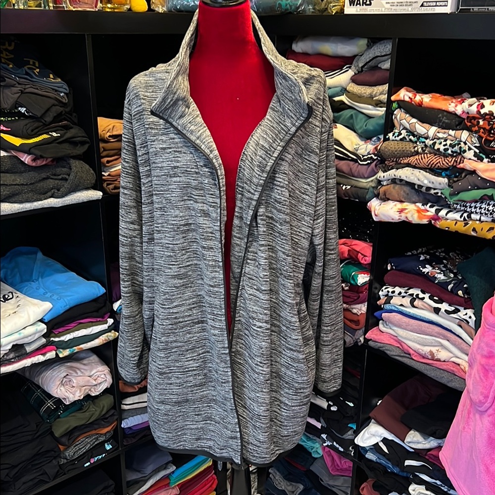 #176. Women's Gray zip front sweater jacket. 3x